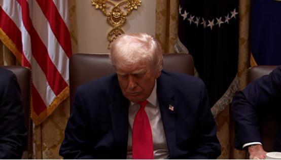 美国律师爆料：特朗普现在生病了，其实一直是在被以色列控制
美国前白宫律师泰·科布