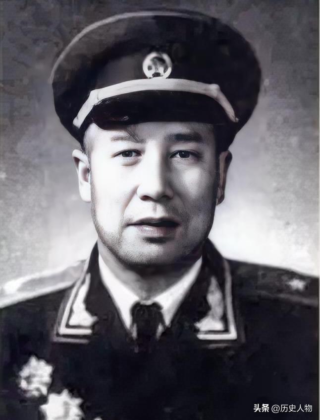 西路军直属骑兵团团长 吕仁礼。
 
吕仁礼（1916—2011），安徽六安人，1