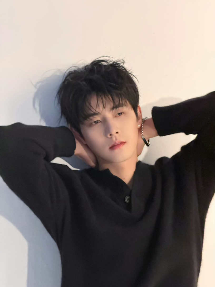 考古的风终于吹到了任豪 从爱豆时期的舞台战神，到现在能文能武的演员，他从来没有辜