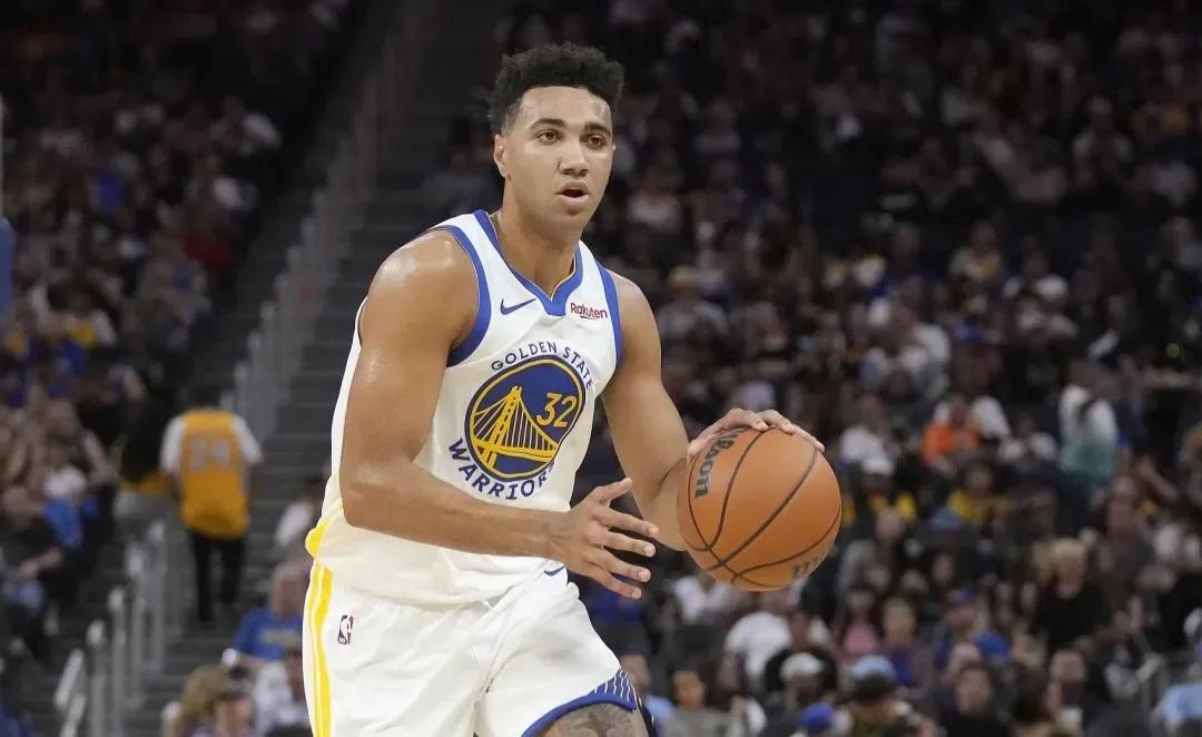 科尔有点狡猾
明知道打不过雷霆，直接战略性放弃，雪藏库里、追梦、巴特勒三大核心，