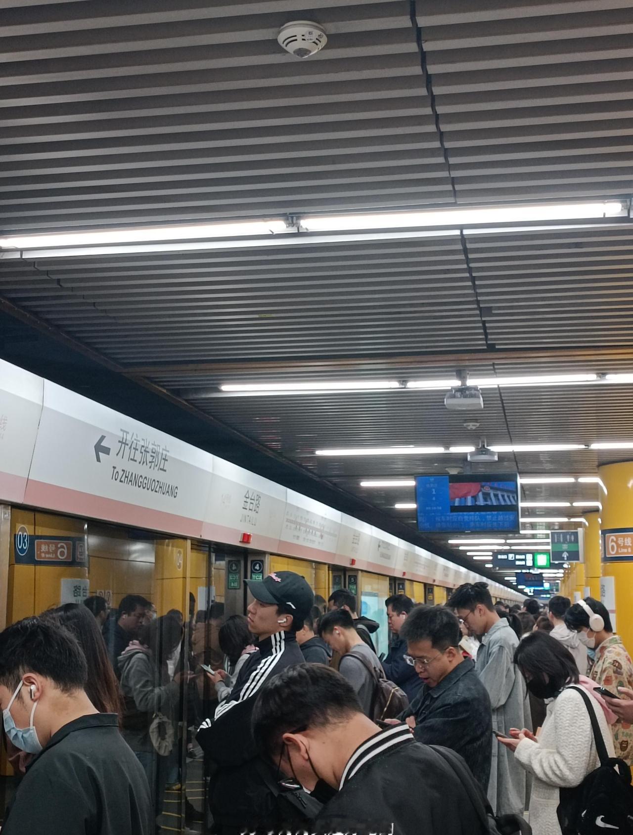 繁忙，但是井然有序