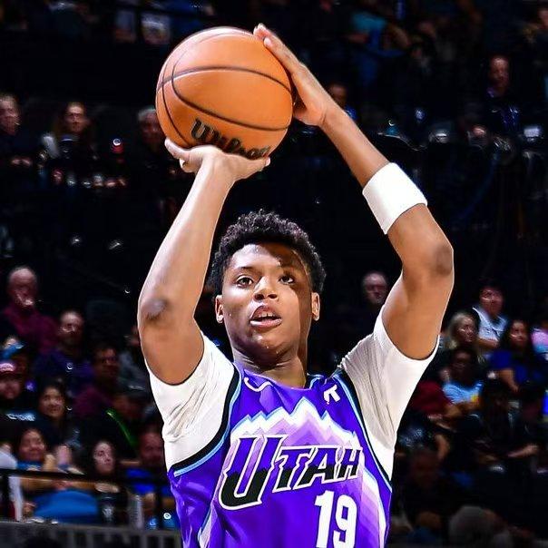 爵士队：强扭的瓜也可以很甜。
2025年NBA选秀，76人用4号签选了后卫埃奇库