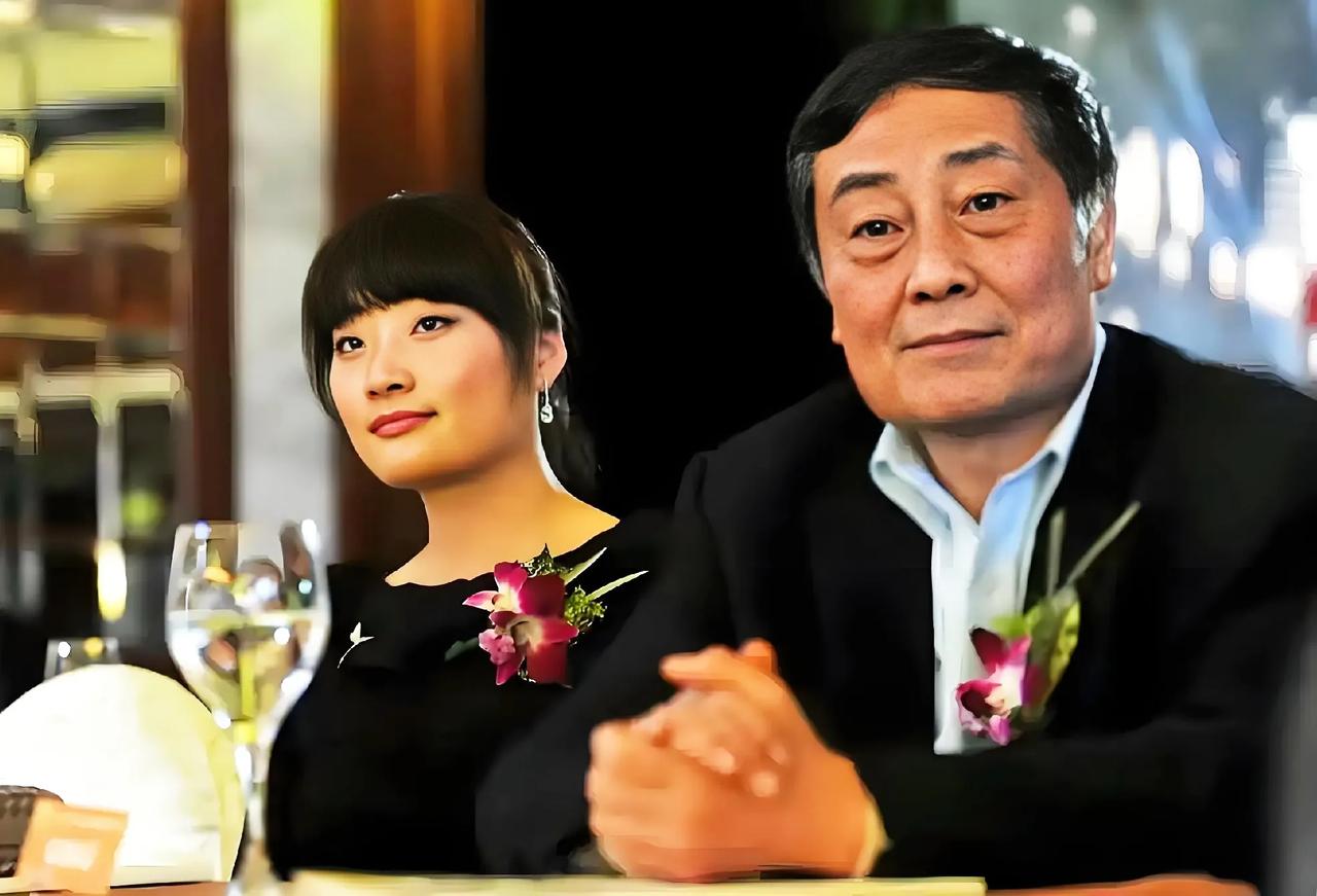 老宗对宗馥莉有爱吗？有，但不多！

从他给外室子取名继昌继盛，可以其有意让他们继