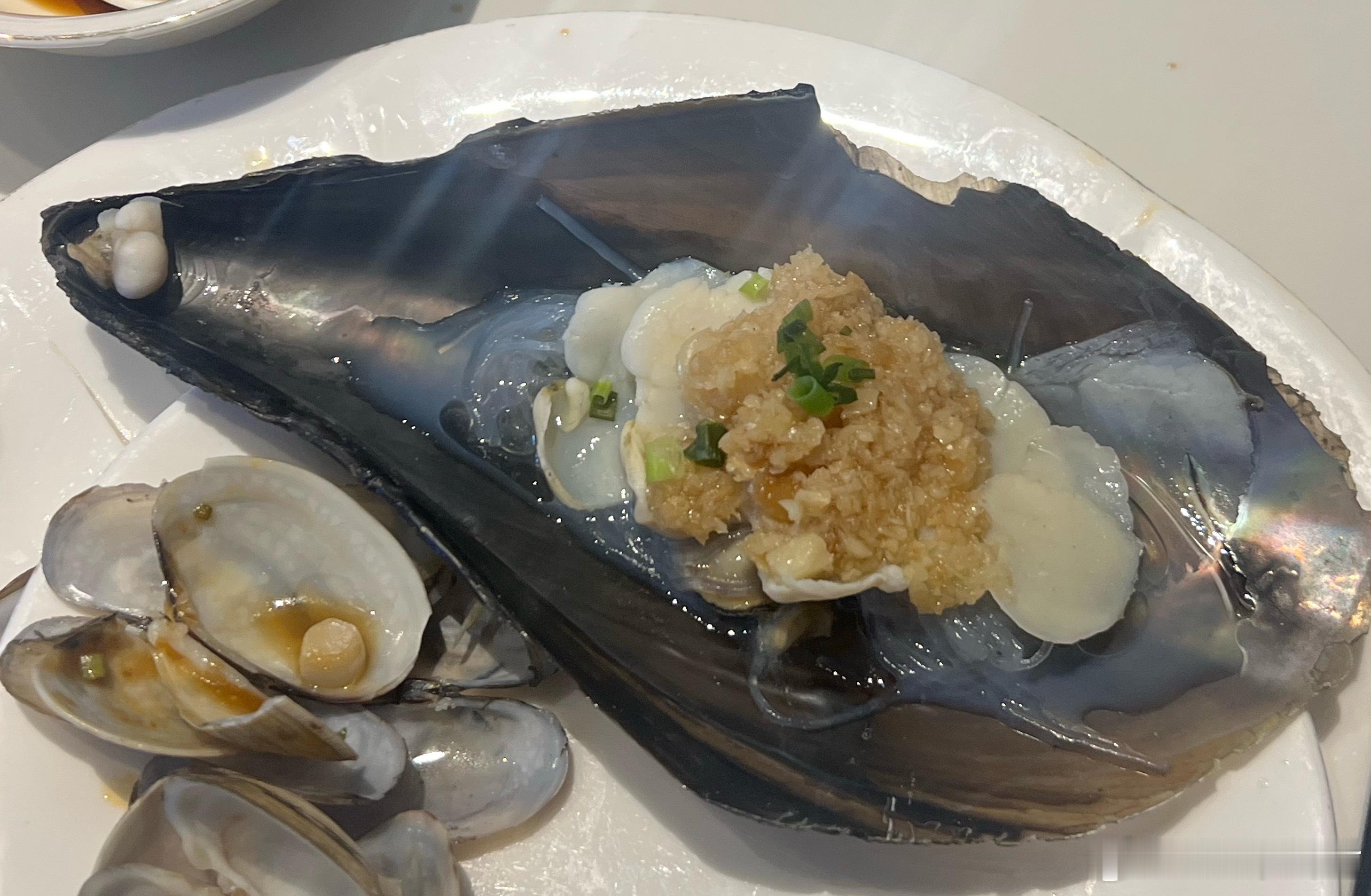 最近意识到我可能是增肌圣体。本来就不咋爱吃重油重辣的，清淡饮食了两个月现在更没啥