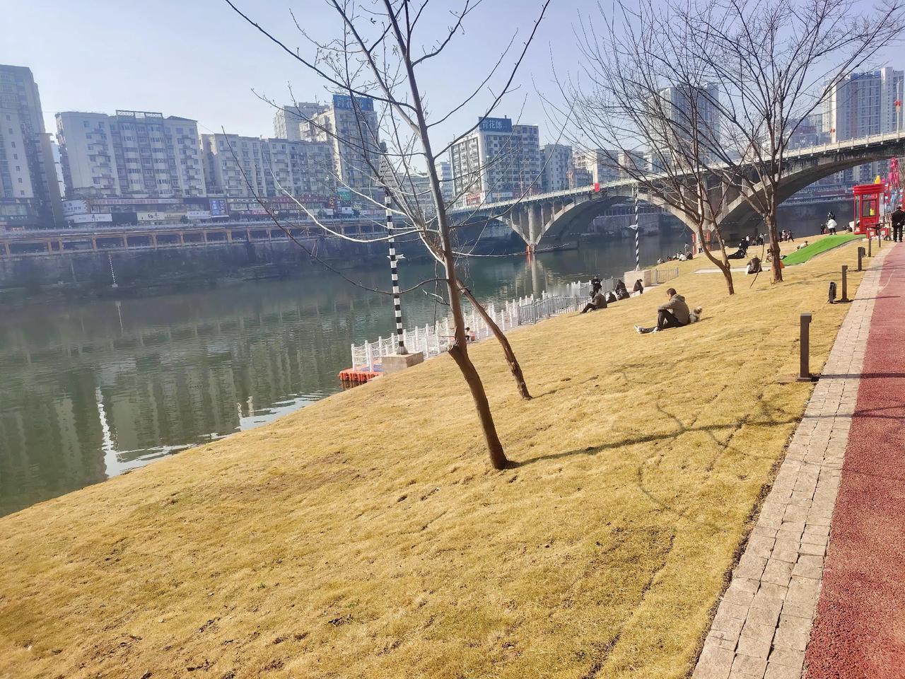 这次中东战争伊朗的遭遇再次提醒我们…
①靠山山倒，靠人人跑。靠谁不如靠自己！
②