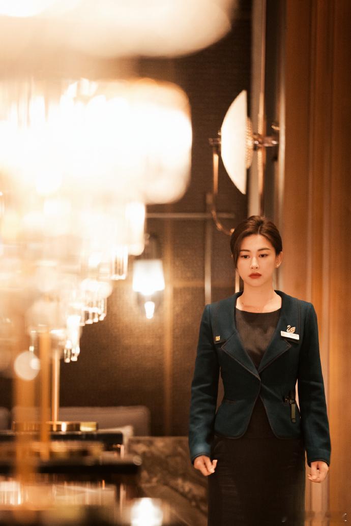 欠许蜜语的这两巴掌虽迟但到许蜜语真的自带冷感气场，面对恶意挑衅全程淡定从容，一个