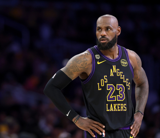 今日前NBA球员查尔莫斯接受了美媒专访时谈到了前队友詹姆斯。记者：“勒布朗显然不
