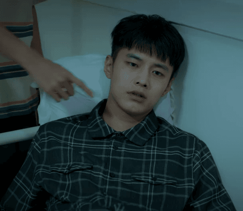 我被塞纳斯搞得精神不正常然后现在抽的连张自拍都没有。 