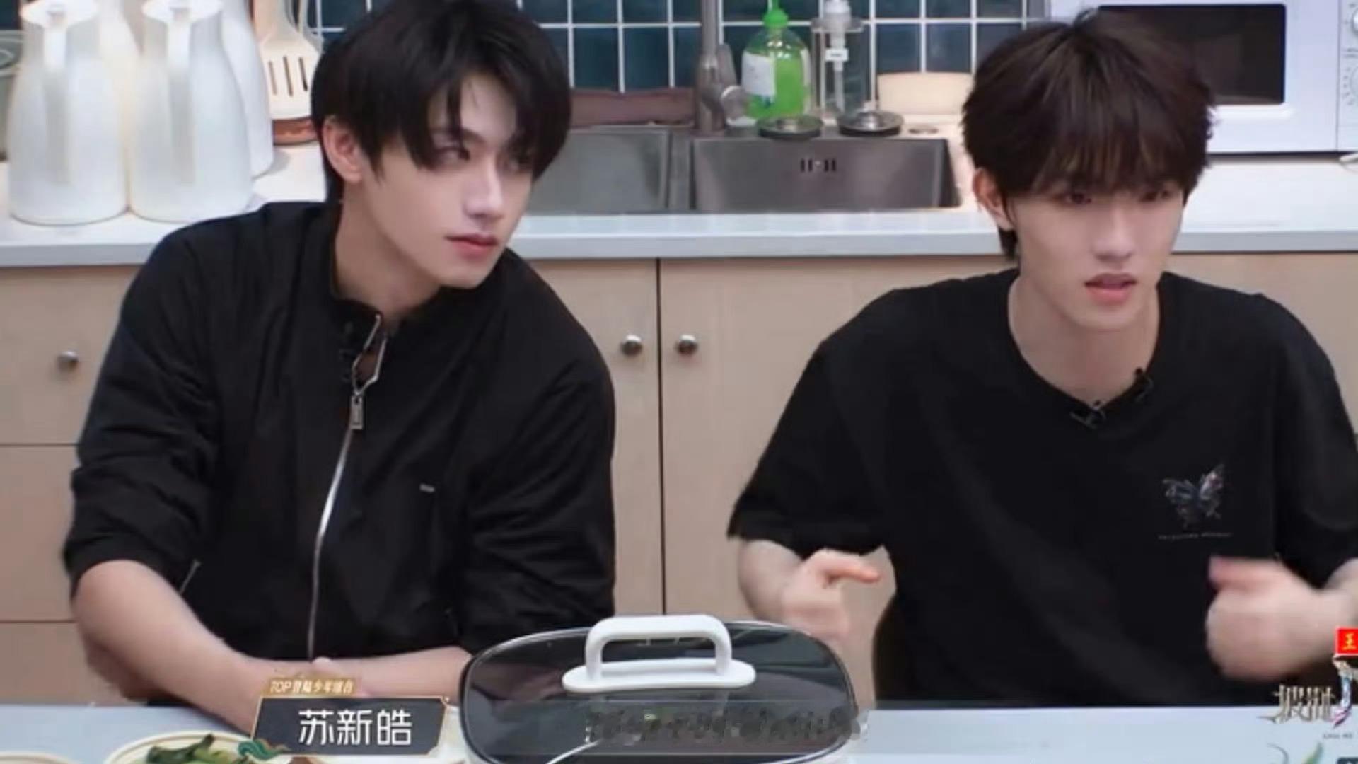 我发现鑫姐真的很聪明 自从上次有人有心引导健身被识破之后 后面提到相关话题都会很
