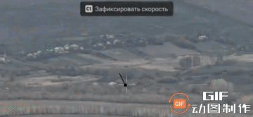 #俄乌冲突# 
当你看到滑翔炸弹像这样落在荒无人烟区域的战壕时，通常意味着乌军很