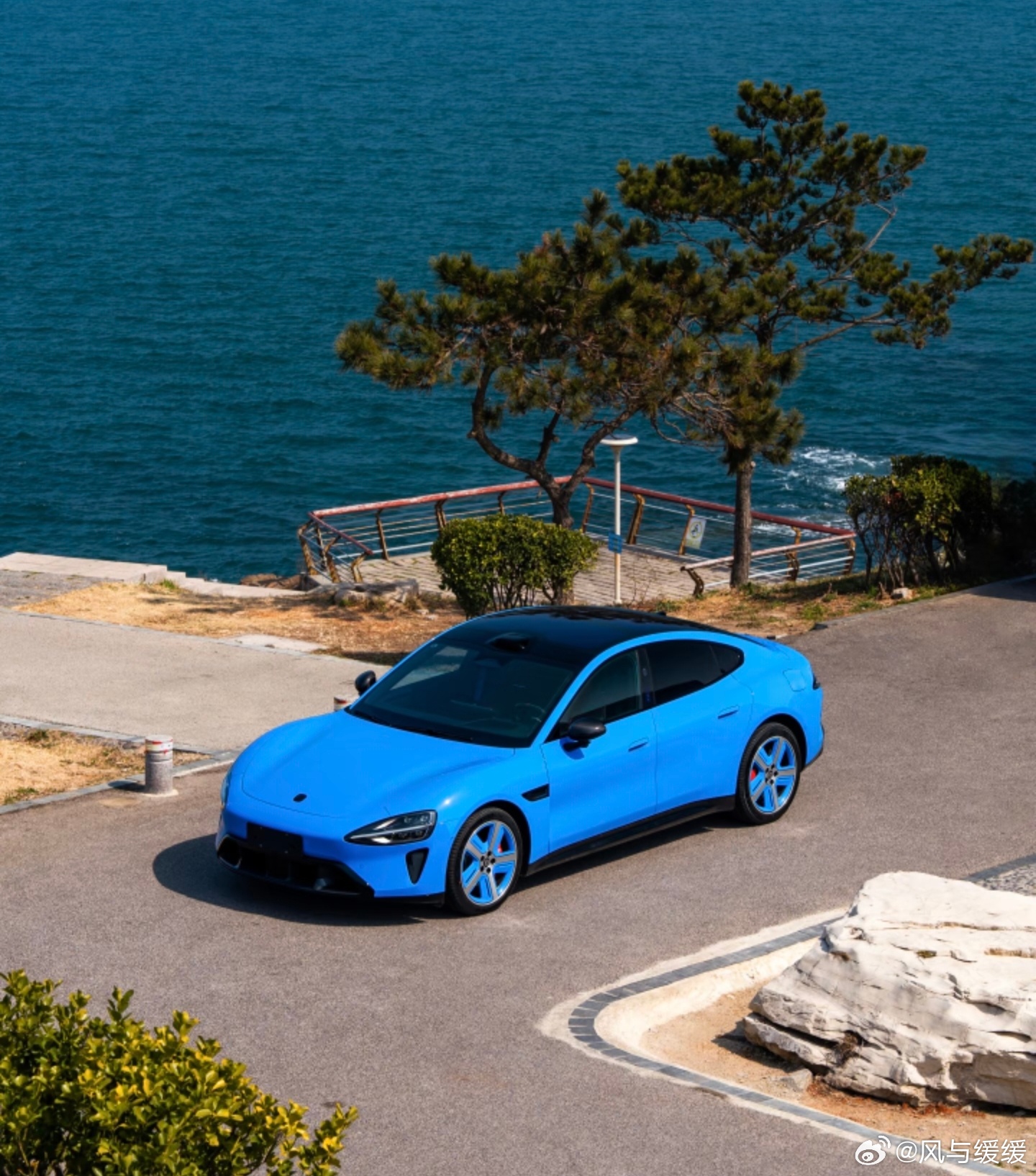 跟姐妹们唠个超实在的升级～新款小米 SU7，现在路上那些奇形怪状的障碍物，它都能