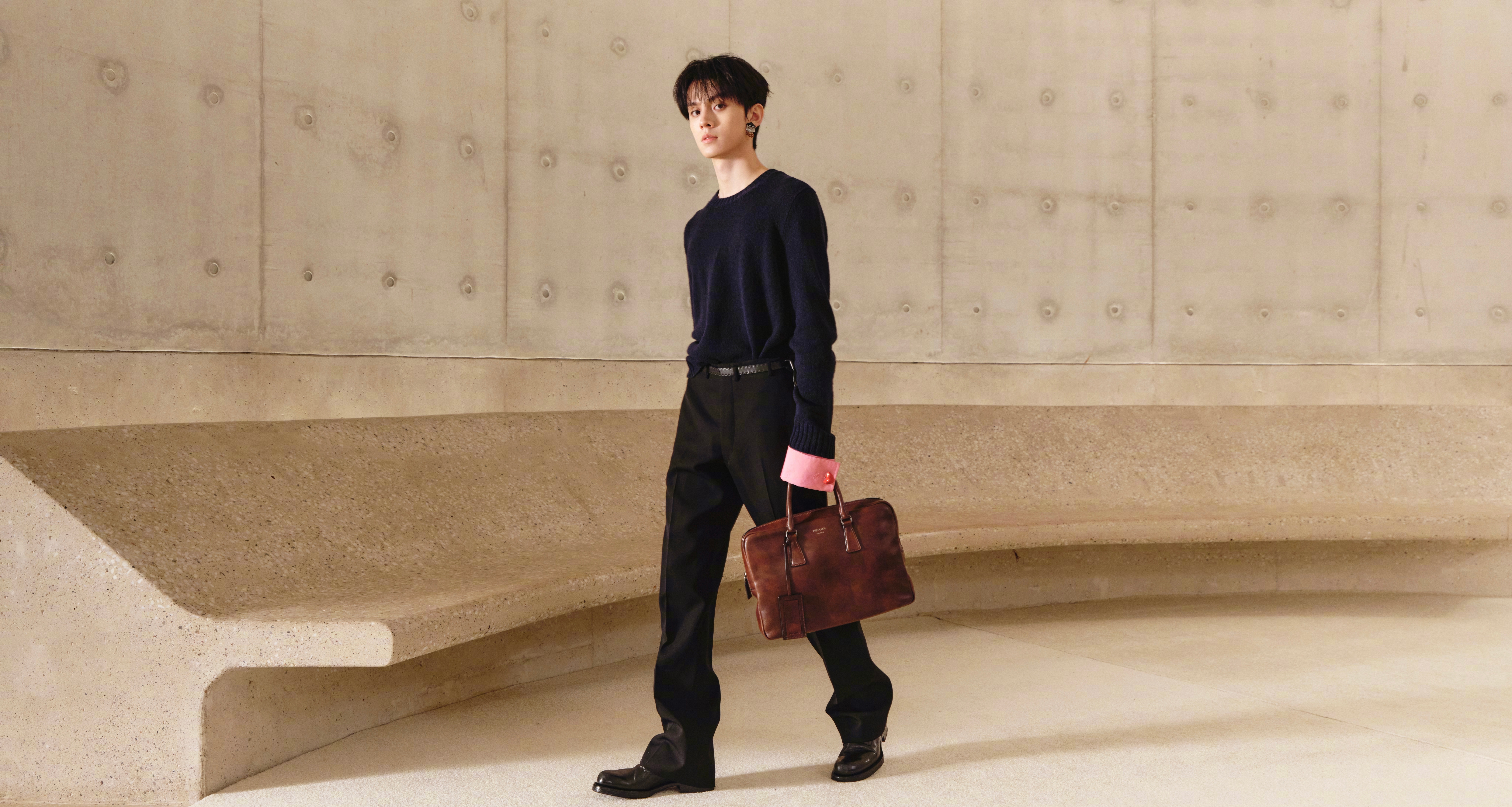 PRADA 品牌大使左航 出镜 PRADA 七夕广告大片，身穿品牌2026秋冬系