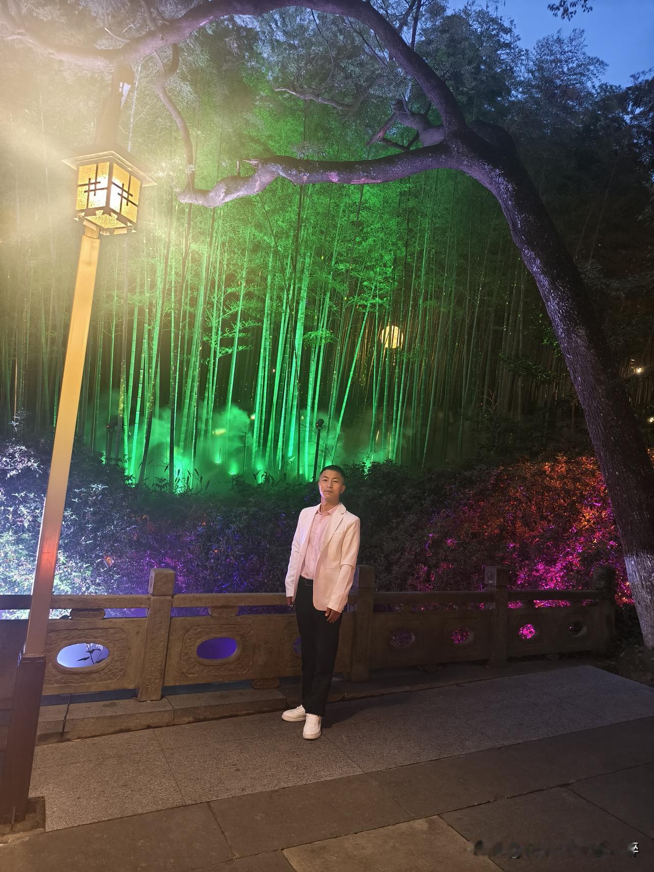 杭州黄龙洞景区山林灯光秀夜色美景