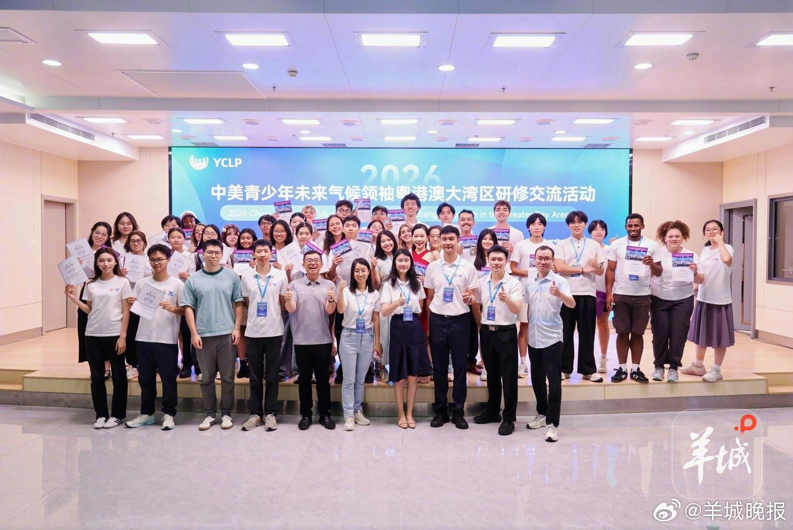 【带着望远镜来中国“找鸟”：美国女孩在湿地圆梦“人生清单”】近日，美国大学生Ka