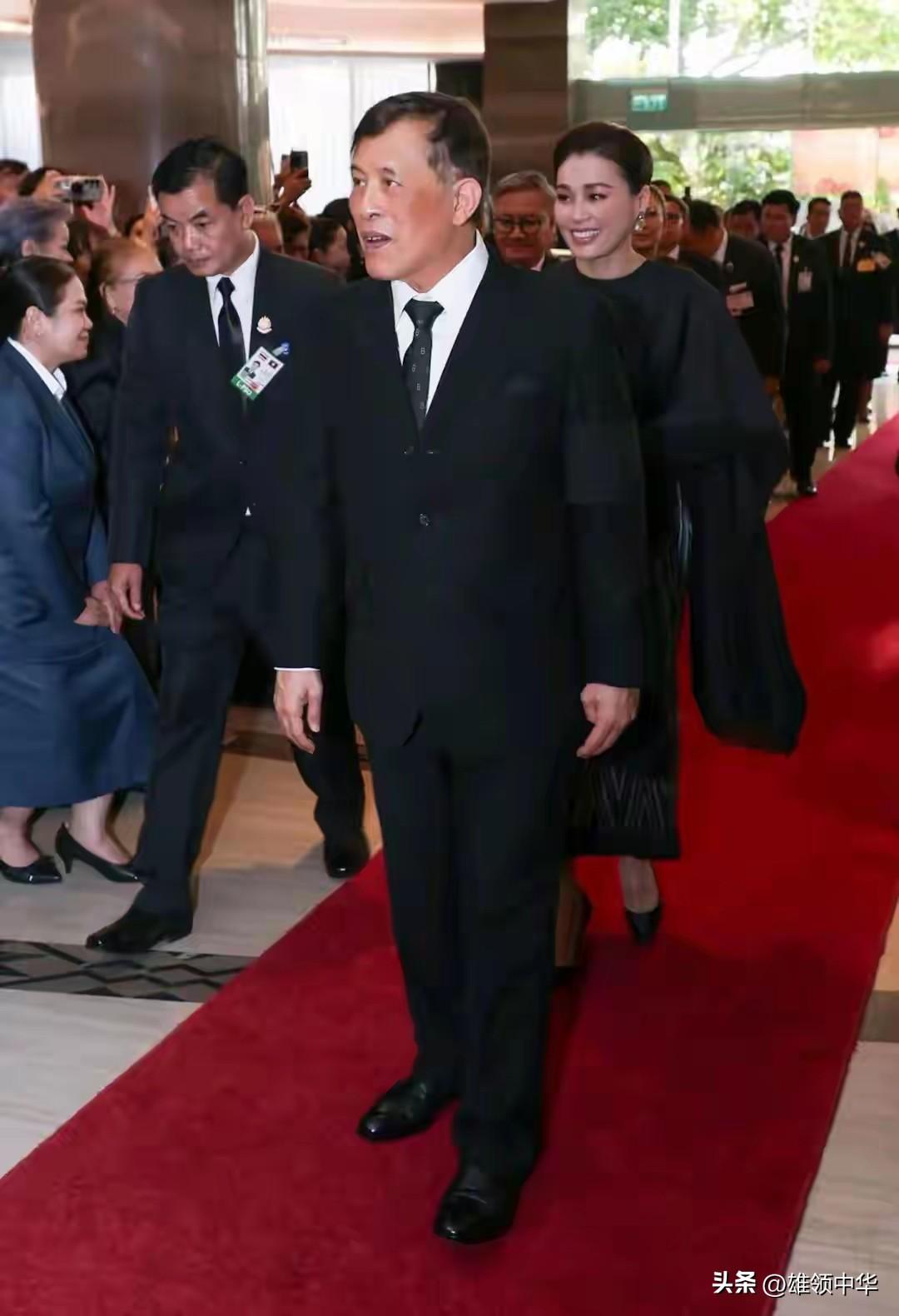 成双成对出现在国与国外交中，及国内公众、重大礼仪场合的元首夫妇并不多见，泰国国王