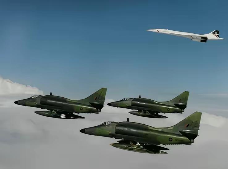 新西兰军机不远万里飞到中国黄海、东海上空搞抵近侦察，还直接干扰民航飞行。转头看，