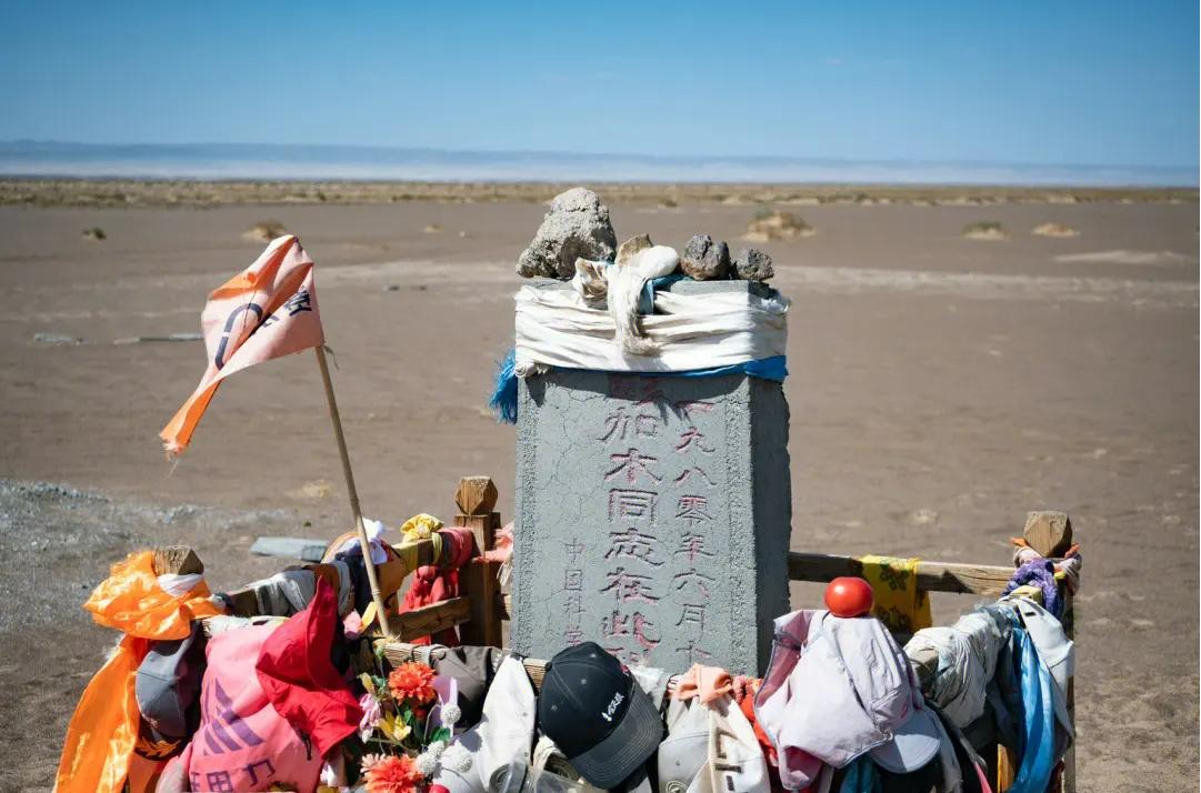 真以为罗布泊的无人区是闹着玩的？开车自驾穿越罗布泊，未经批准，仅携带二日补给和汽