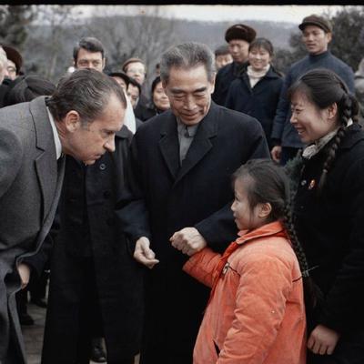 美国建国至今，
250年，
特朗普来访华。

250年。

一股力量，
总有消散