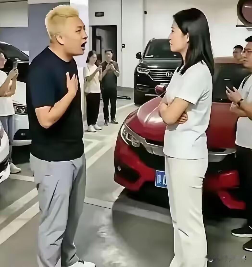 彭女士被停职之后，之前藏着的各种私事全都被扒出来了，就连她的婚事，现在看着也岌岌