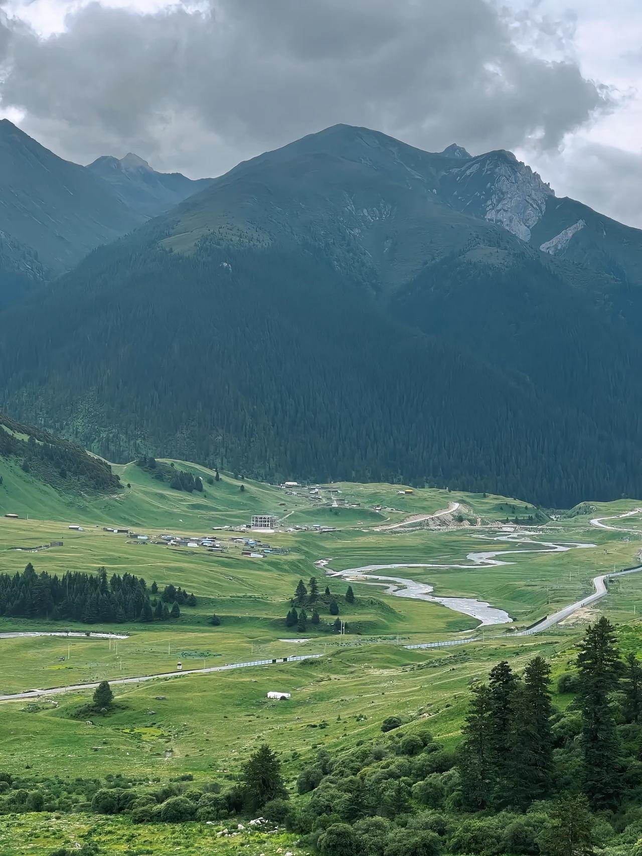 北京一所知名高中的副校长，任职没多久就去了深圳。想来是深圳方面觉得他还不错，可他