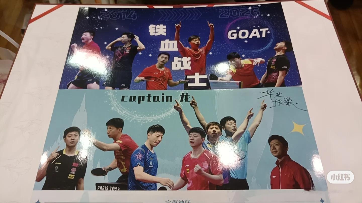 今天毕业的小哥带着海报去学位授予仪式了四舍五入龙同学也参加了 下一站，都顺利！ 