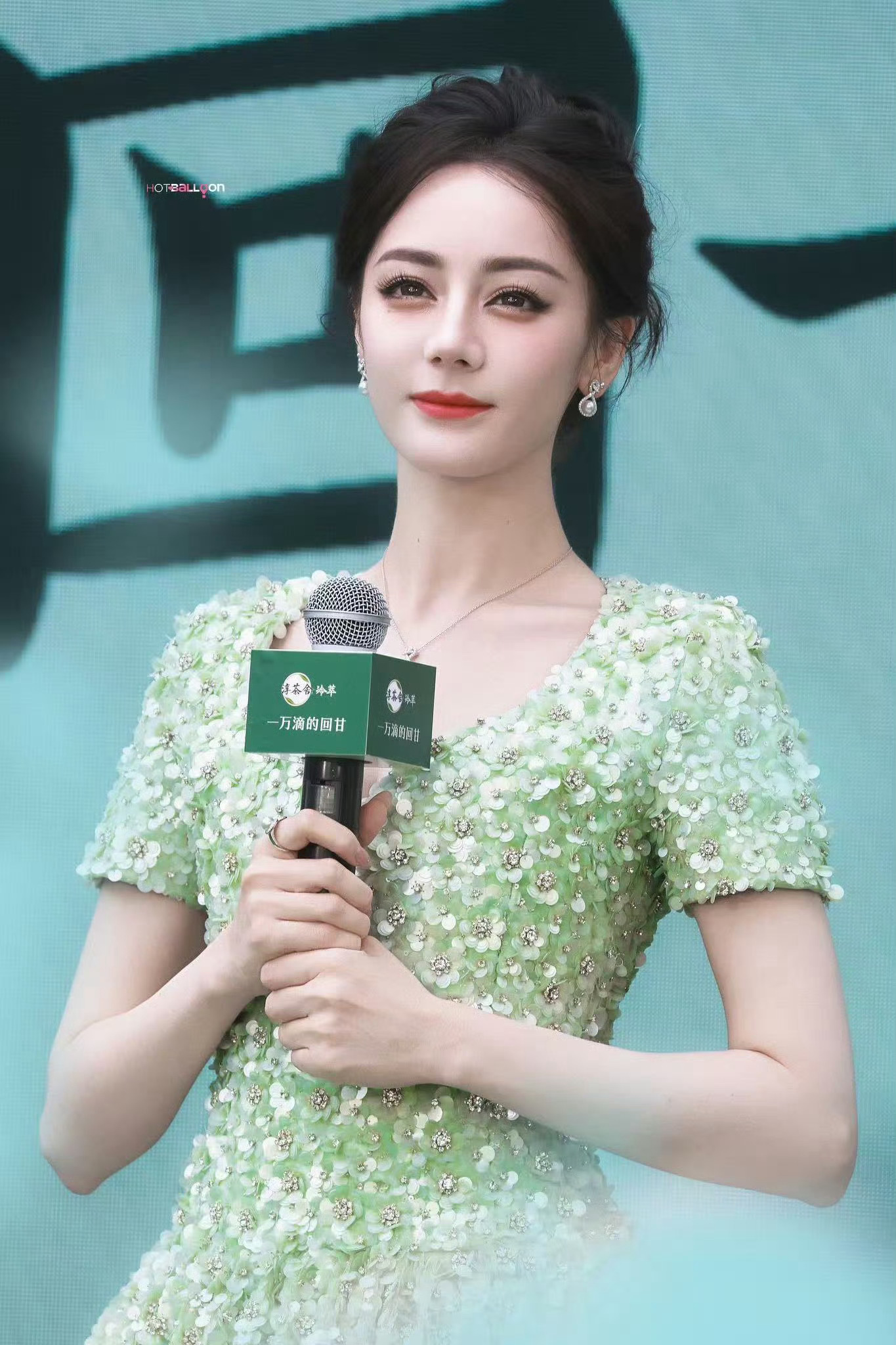 迪丽热巴迪丽热巴香辣狂欢微博派对合伙人 dlrb 迪丽热巴卫蓝 “我有想打扮的时