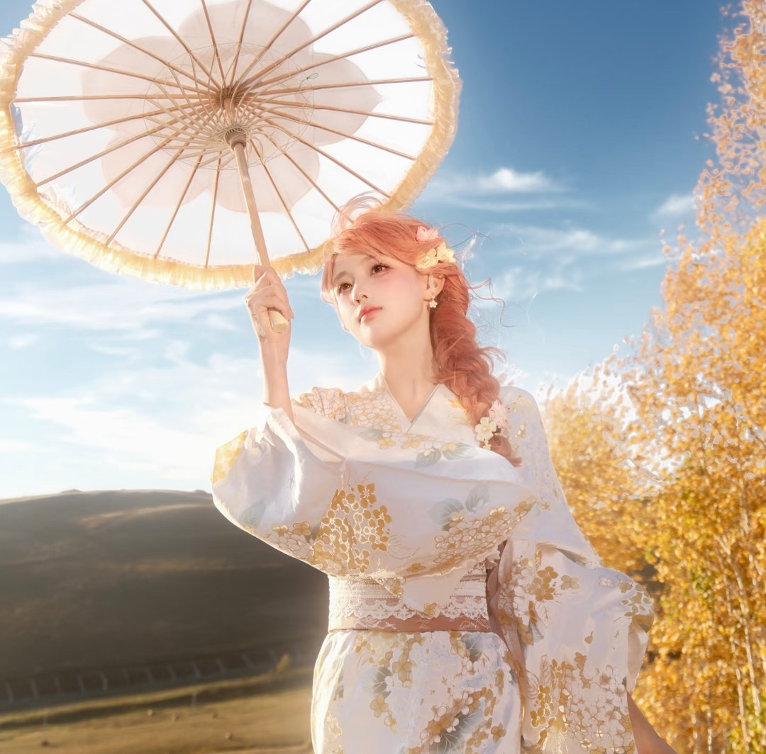 温柔治愈系｜秋日限定｜优质｜女生头像周遭花叶错落，纯白小花在边角悄然盛放，绿意从