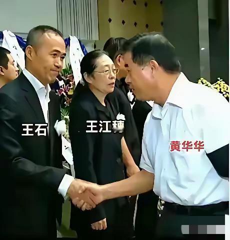 2013年，原广东省委副书记王宁的追悼会，当年这一幕很多人看完都感慨万千。
彼时