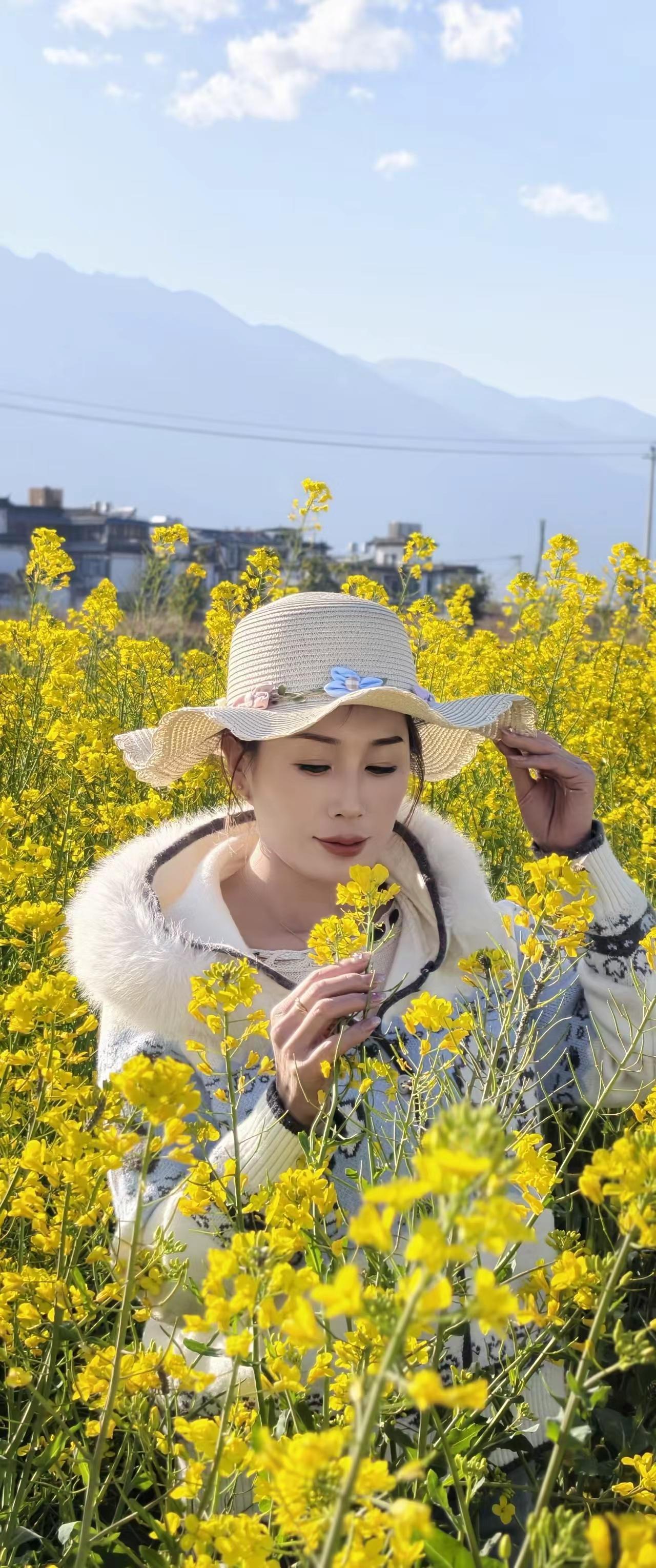 总想做个连头发丝都温柔的女人，可是一路风太大，吹的温柔支离破碎，什么都不图的时候