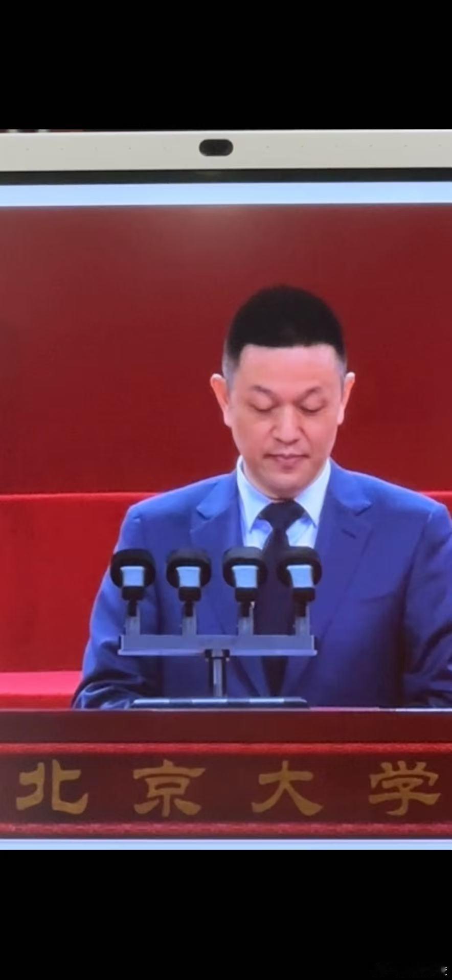 北大毕业典礼最打动我的一句话 刷到今年北大毕业典礼李斌的发言真的戳到我了！别人回