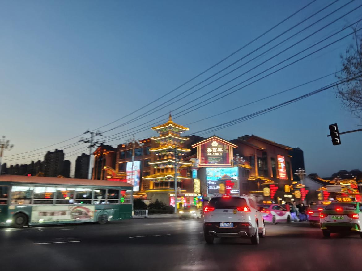 我的今日状态：😁轻松愉快
我这里的天气：☀️晴天
兰州的夜色真的很美
昨天晚上