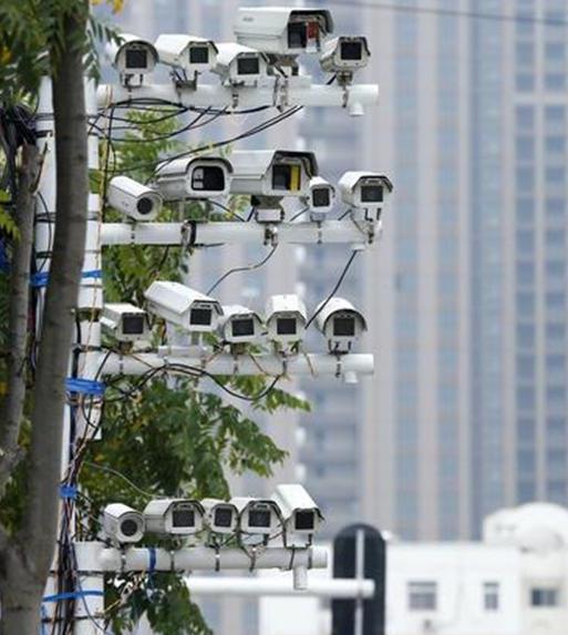一个路口连续两次被罚，果然长记性了！
回了一次老家，来回都被罚超速。回去时，看着