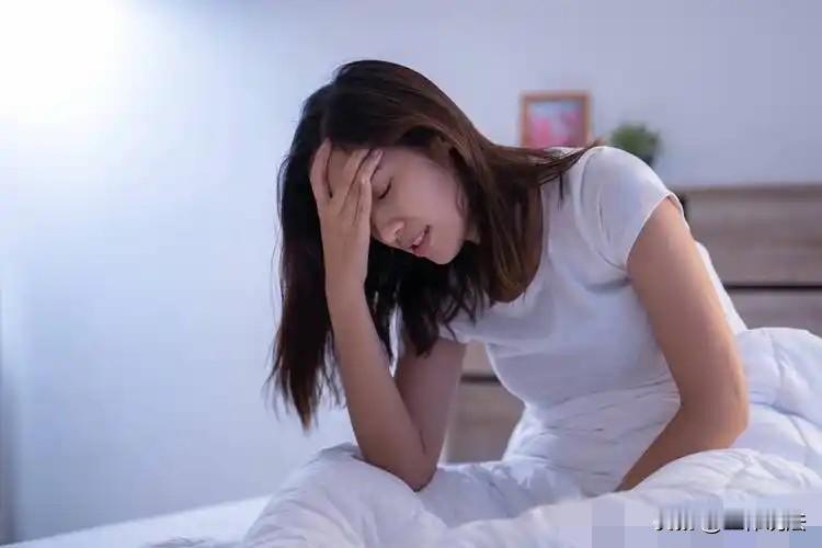 浙江杭州，家住2楼的女子被楼上的一家六口吵的精神衰弱，两个孩子每天不是搬桌子拉凳