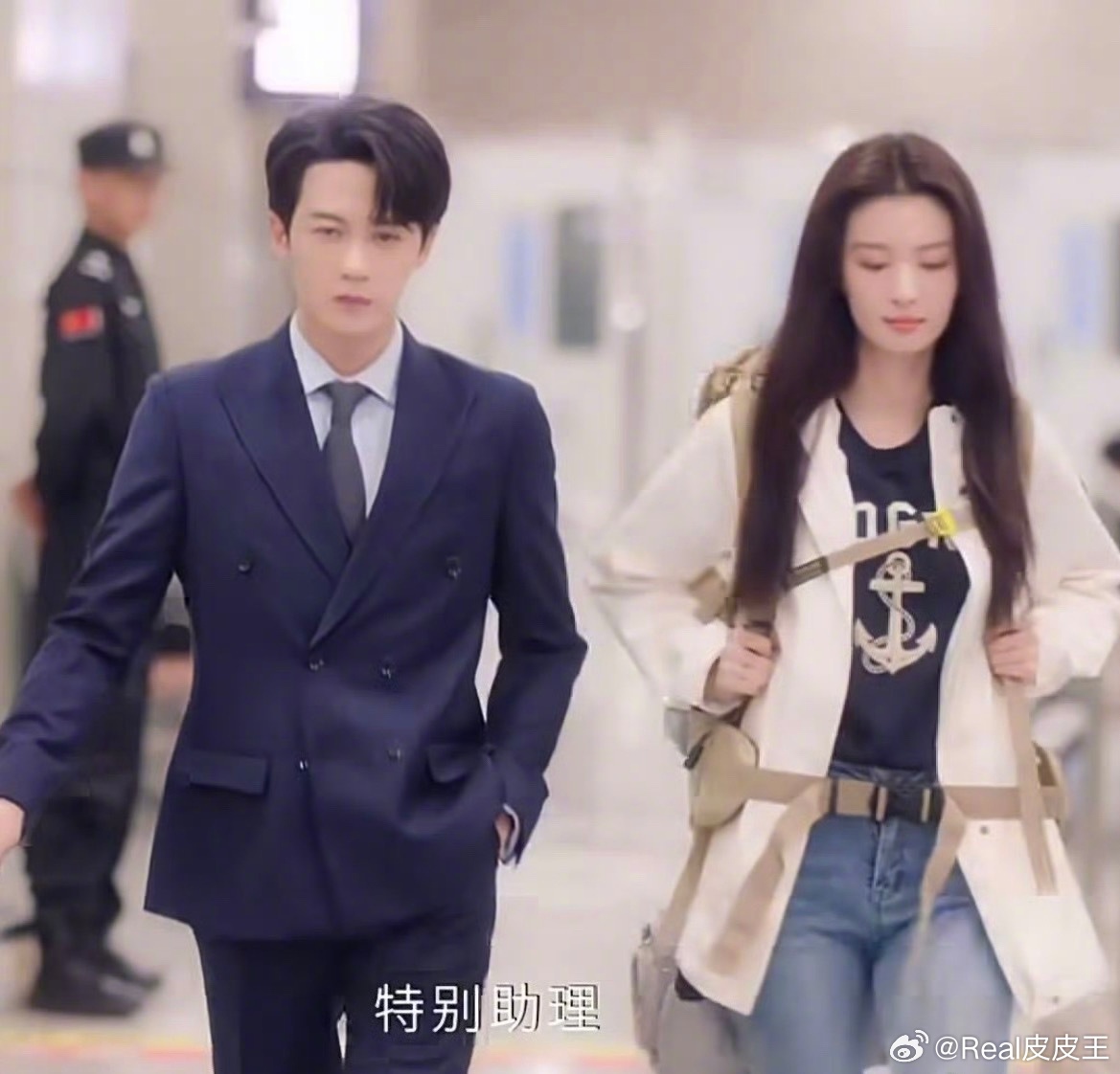 檀健次搭档王楚然，还没开播，身高差就被群嘲了。所以，男艺人矮，对现偶来说，是最大