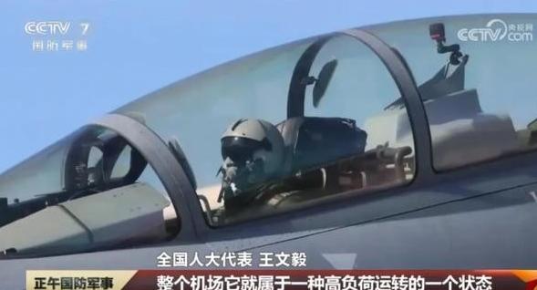原来战机飞行员这么累，歼16飞行员王文毅曾说，一天在空中巡航的时间超过8个小时，