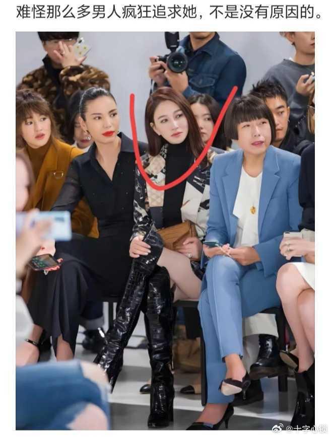 我朋友，想追蓝色西装那位。 
