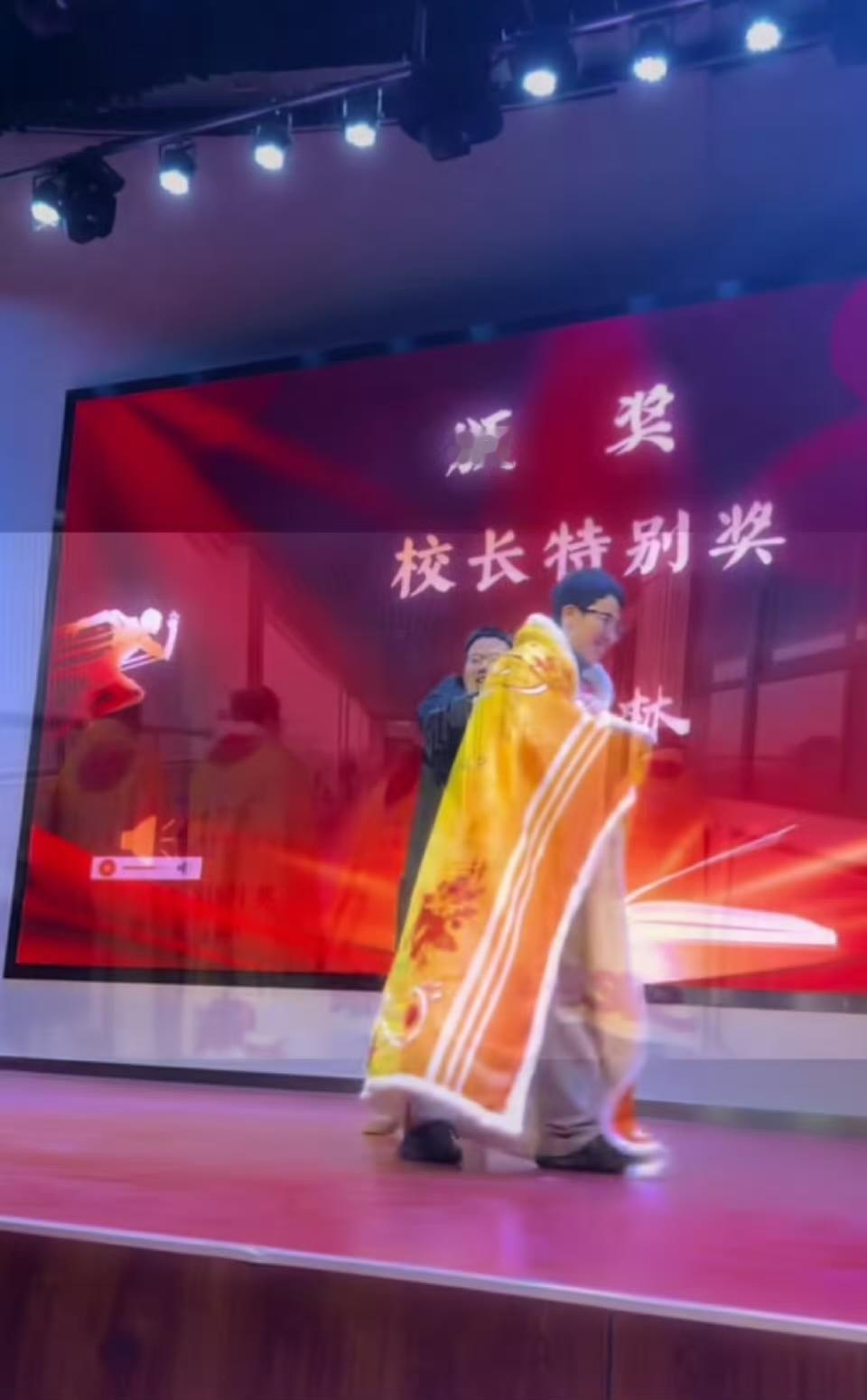 平湖杭州湾实验学校，校长太有才了！