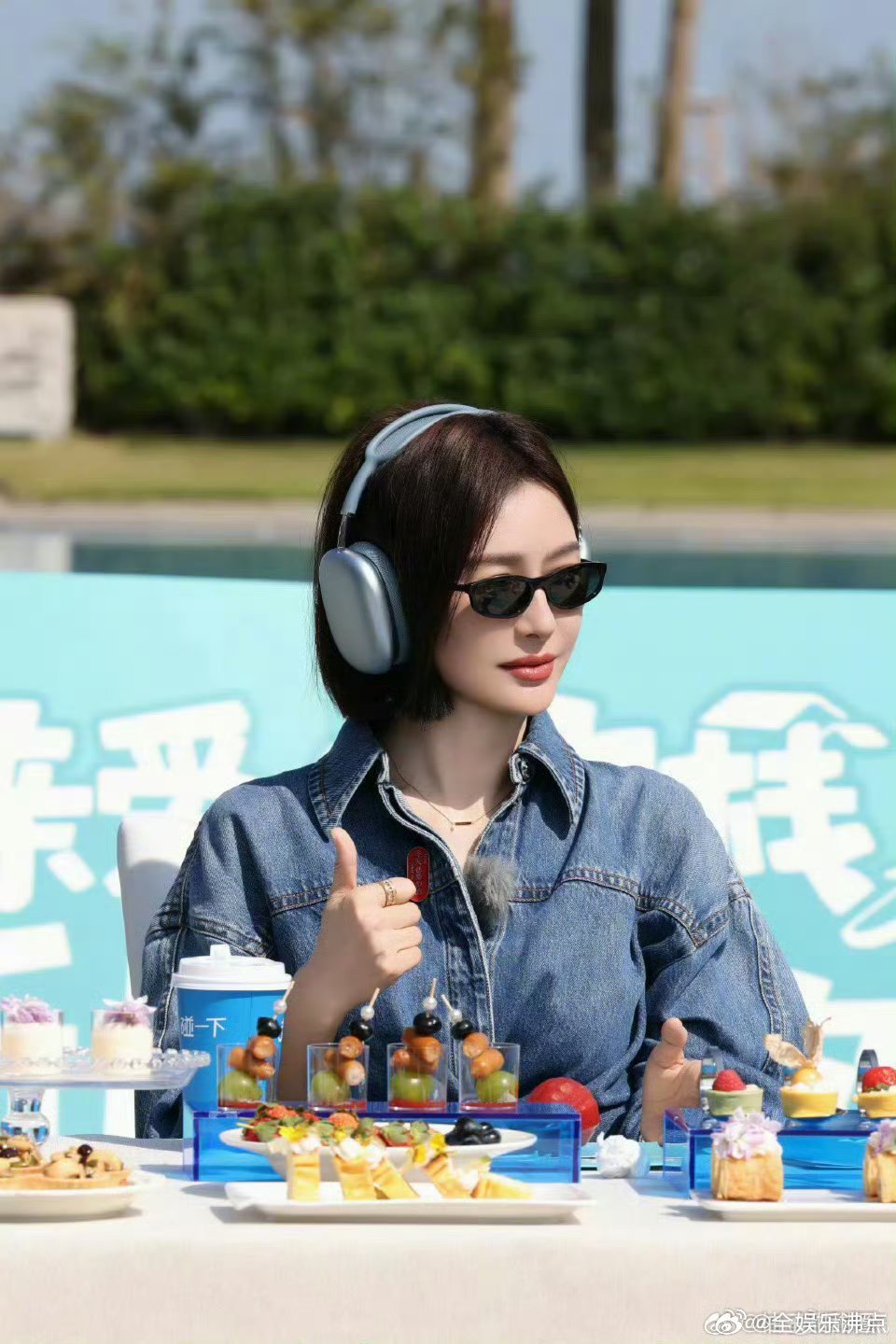 秦岚我的理想型职场搭子亲爱的客栈有秦岚在就超有安全感，主动扛起责任，认真做事还不