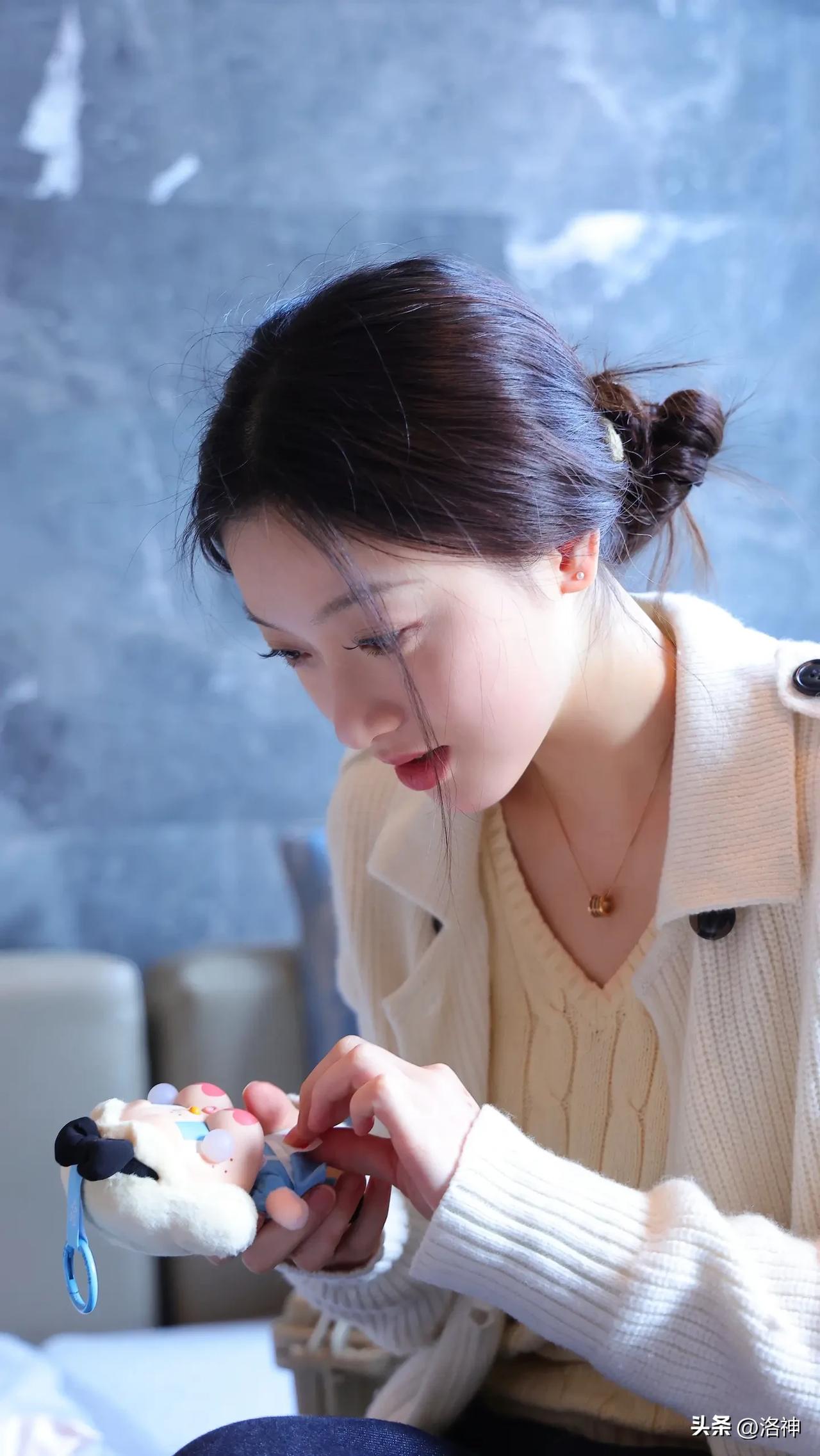 好景难遇
如你一般
随遇而见的风景 盛景如诗不歇 风景深处见真章 路遇秋雨见彩虹