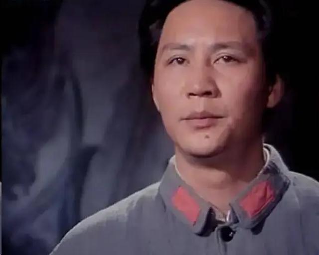 20世纪八十年代，古月在影视剧中饰演毛主席后，被人怀疑：古月会不会是毛主席失散多