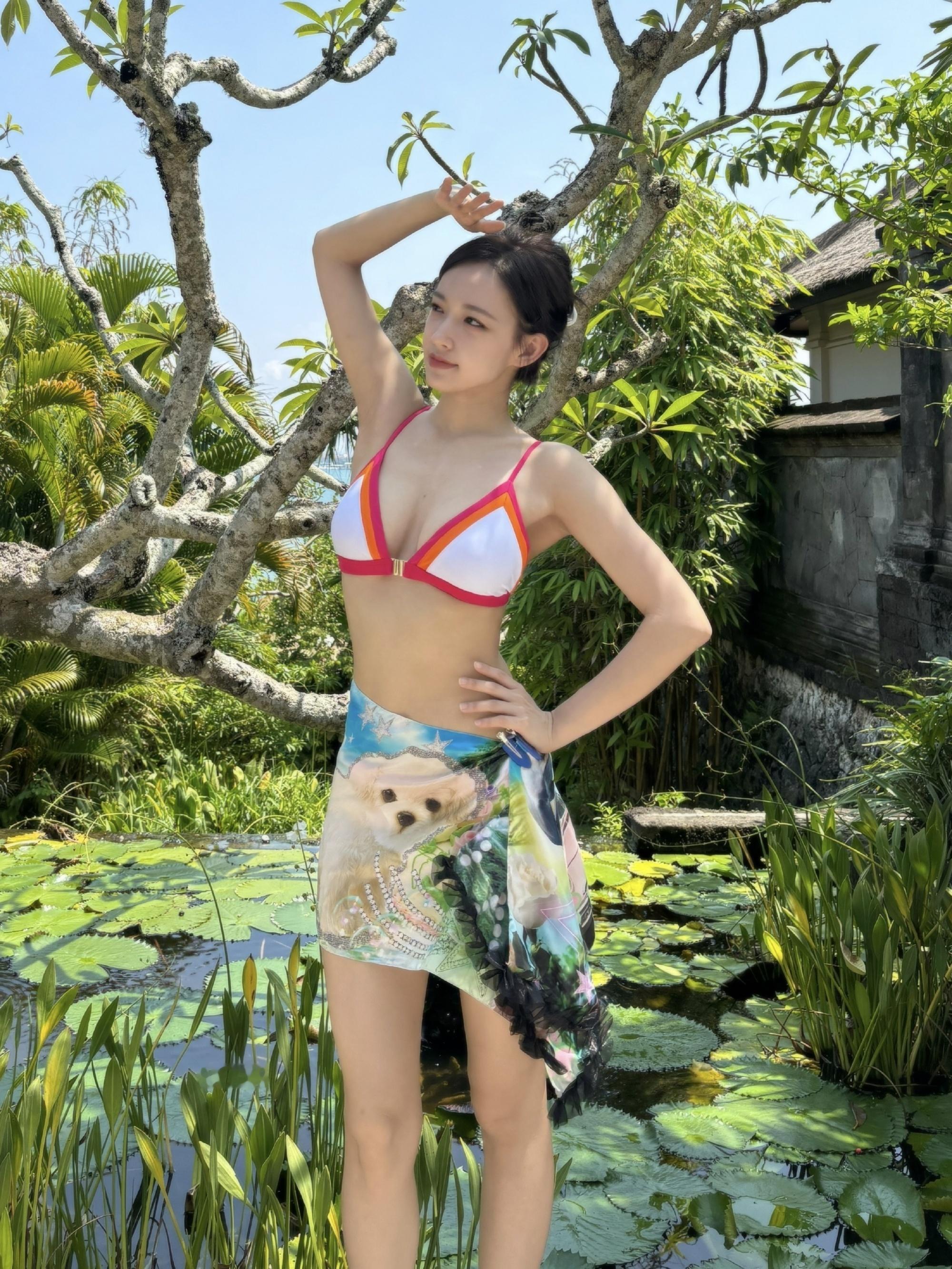程潇身穿泳装大秀好身材[色] ​​​