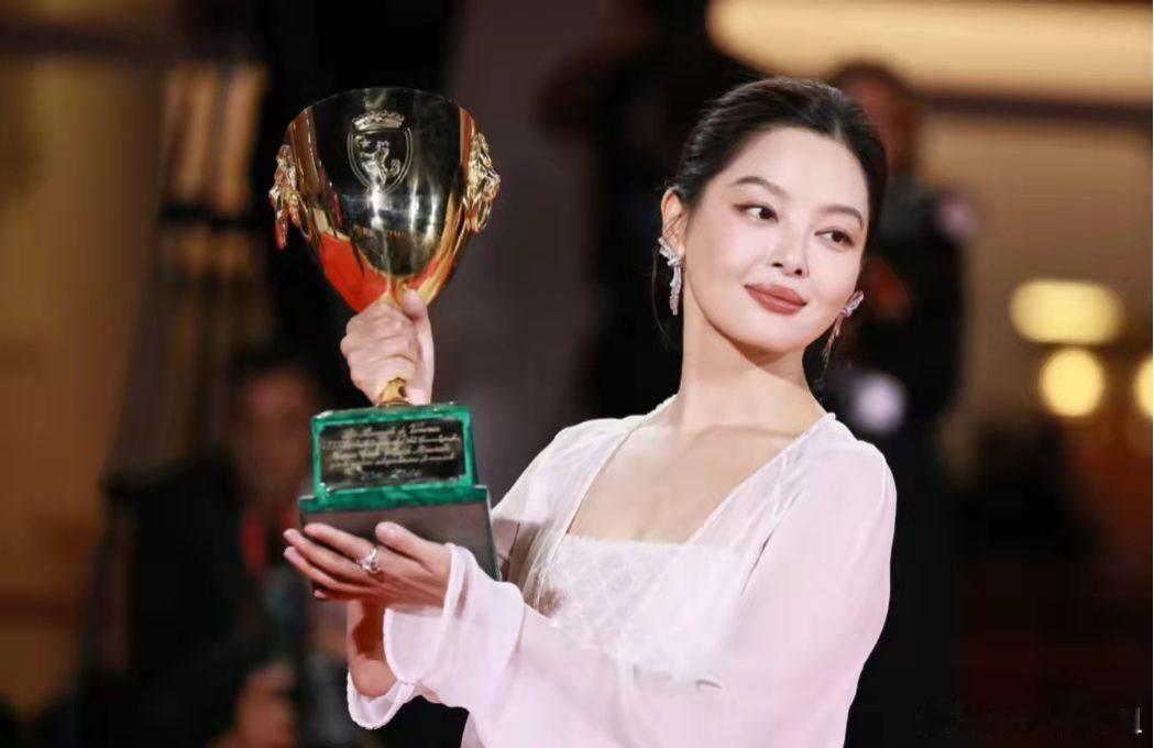 85花不用斗了，国际影后诞生了！ ​​​