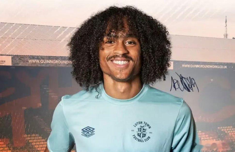 当年与中国传出绯闻，拥有华裔血统的陈达毅（钟塔西），最终选择加盟了荷属的库索拉，