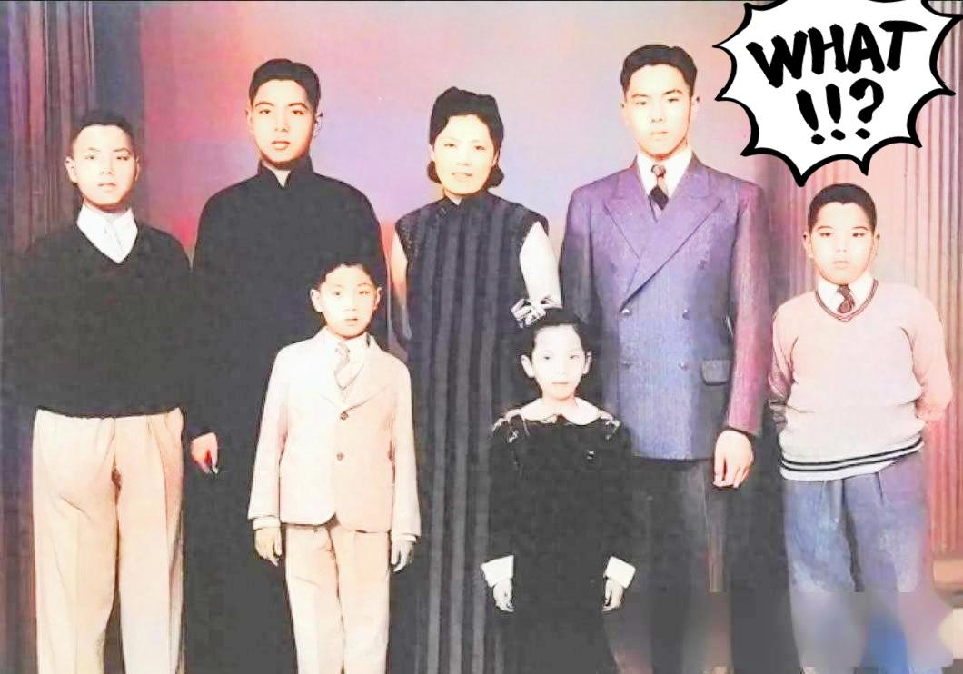 这是1939年，李政道母亲张明璋与她所生的五男一女六个孩子的合影，排行第三的李政