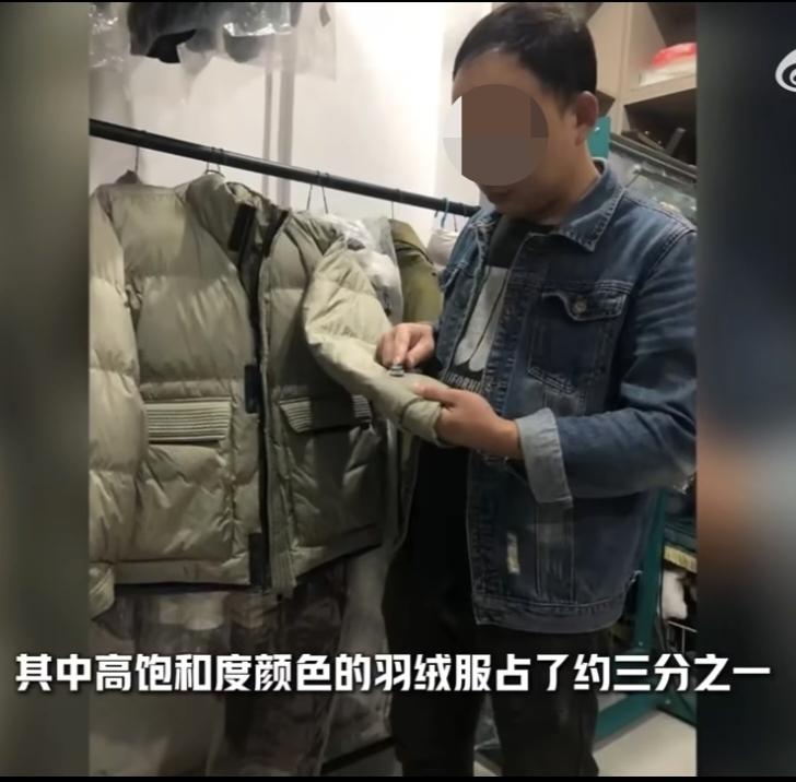 武汉有个干洗店老板突然在网上火了，就因为他说了句大实话：“买羽绒服千万别选军绿色