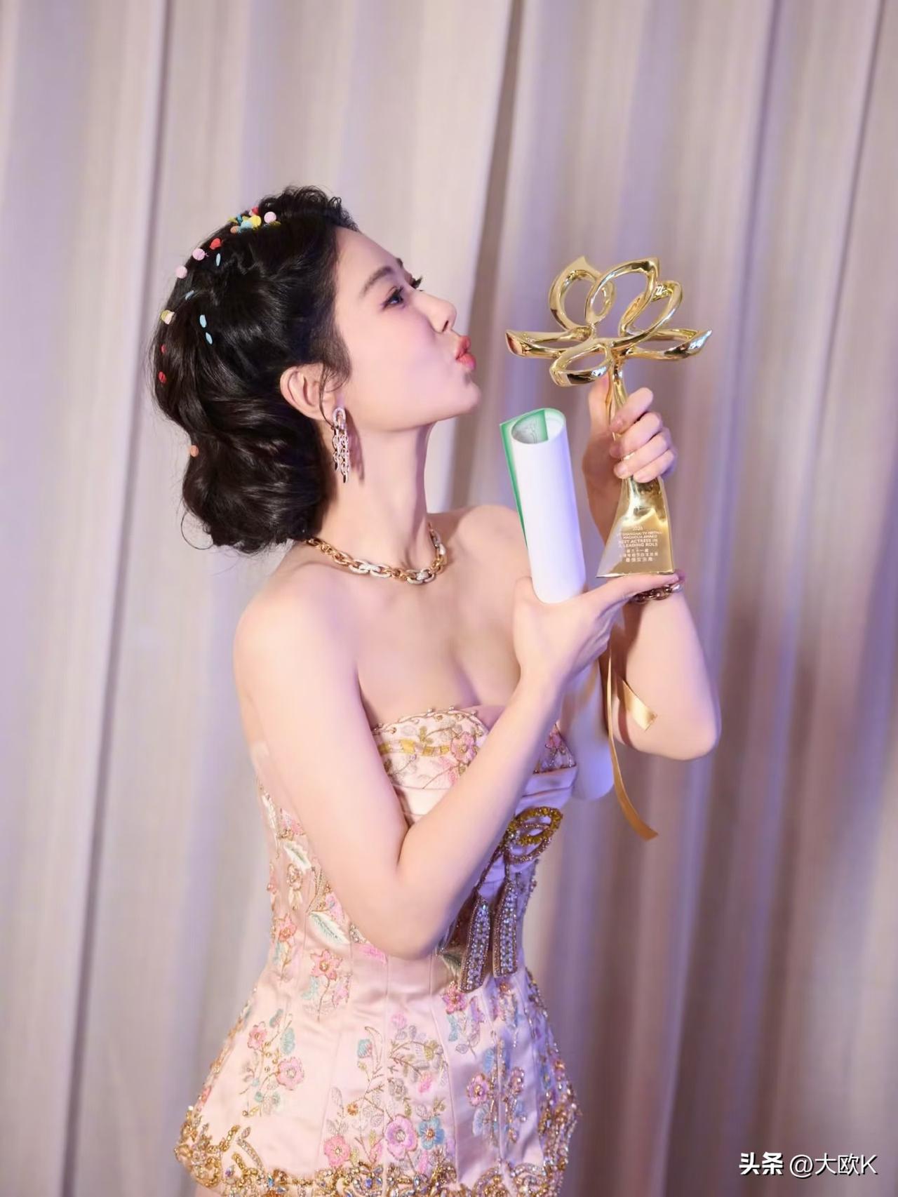 白玉兰奖的含金量很高吗？
飞天看认可，白玉兰看专业，金鹰看人气——能拿白玉兰的，