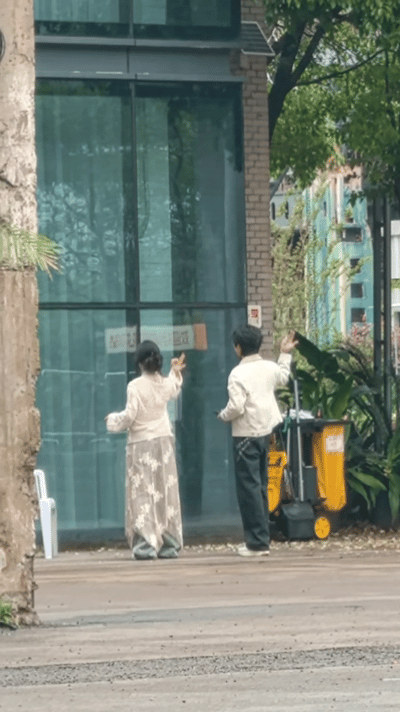 贺峻霖教沈月跳舞桃花坞舞蹈小课堂开课啦🥰！五十公里桃花坞 录制现场，贺峻霖耐心