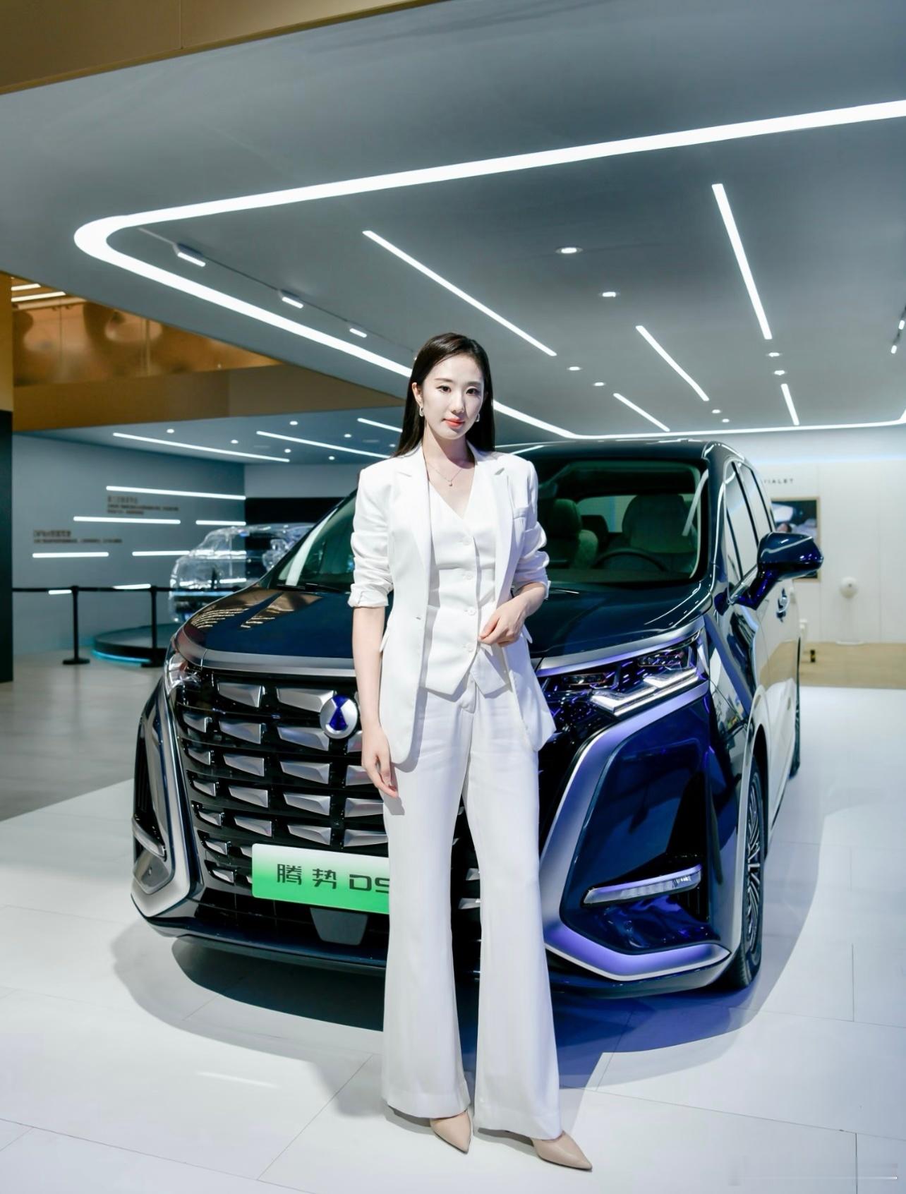 2025年上半年全球车市角逐落幕，腾势D9摘得多国豪华MPV销量桂冠，成为最受全
