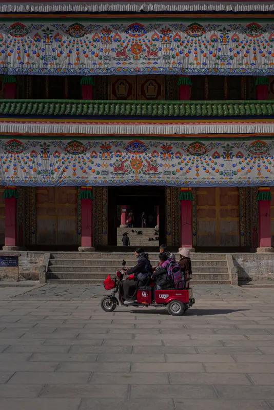 《飞驰人生3》能拿下春节档票房冠军吗
2026年春节档火药味十足，《飞驰人生3》