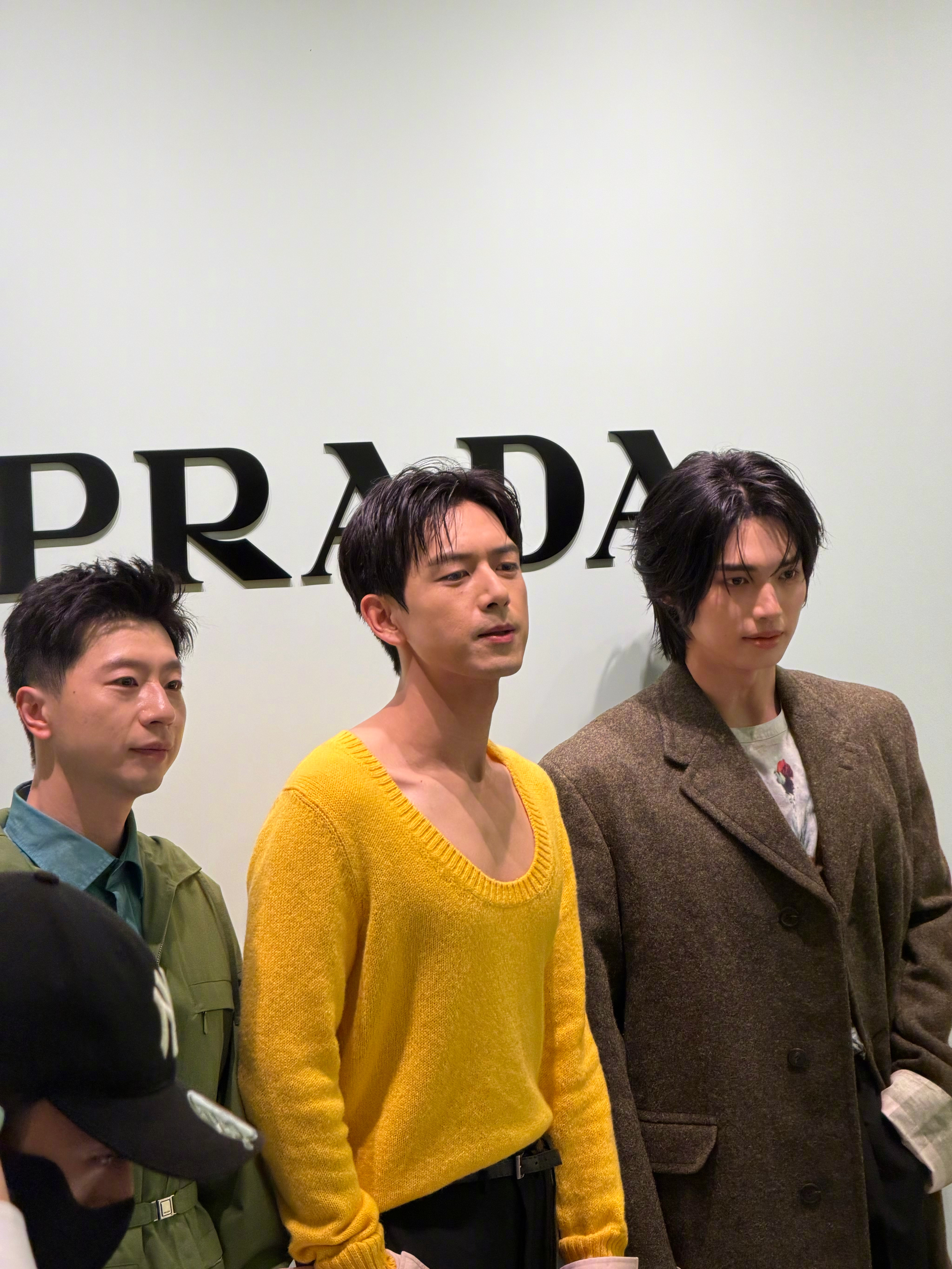 Prada群星大合影 lx prada代言人李现我哥哥不管是身材 颜值 还是人品